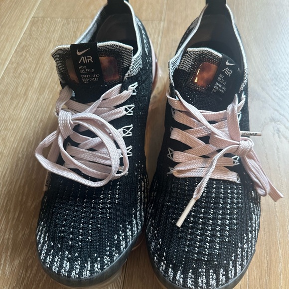 Nike Shoes - Nike Air VaporMax